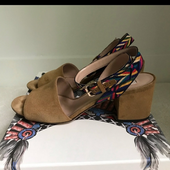 Valentino nice shoes its so nice and clean like new...Size 7 and color tan - Picture 6 of 11